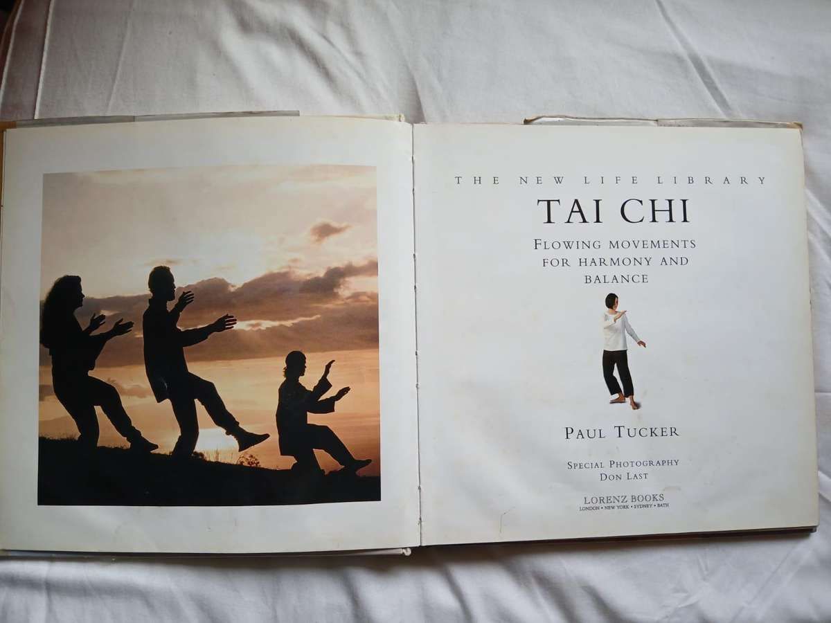 Tai Chi : Flowing Movements for Harmony and Balance by Paul Tucker