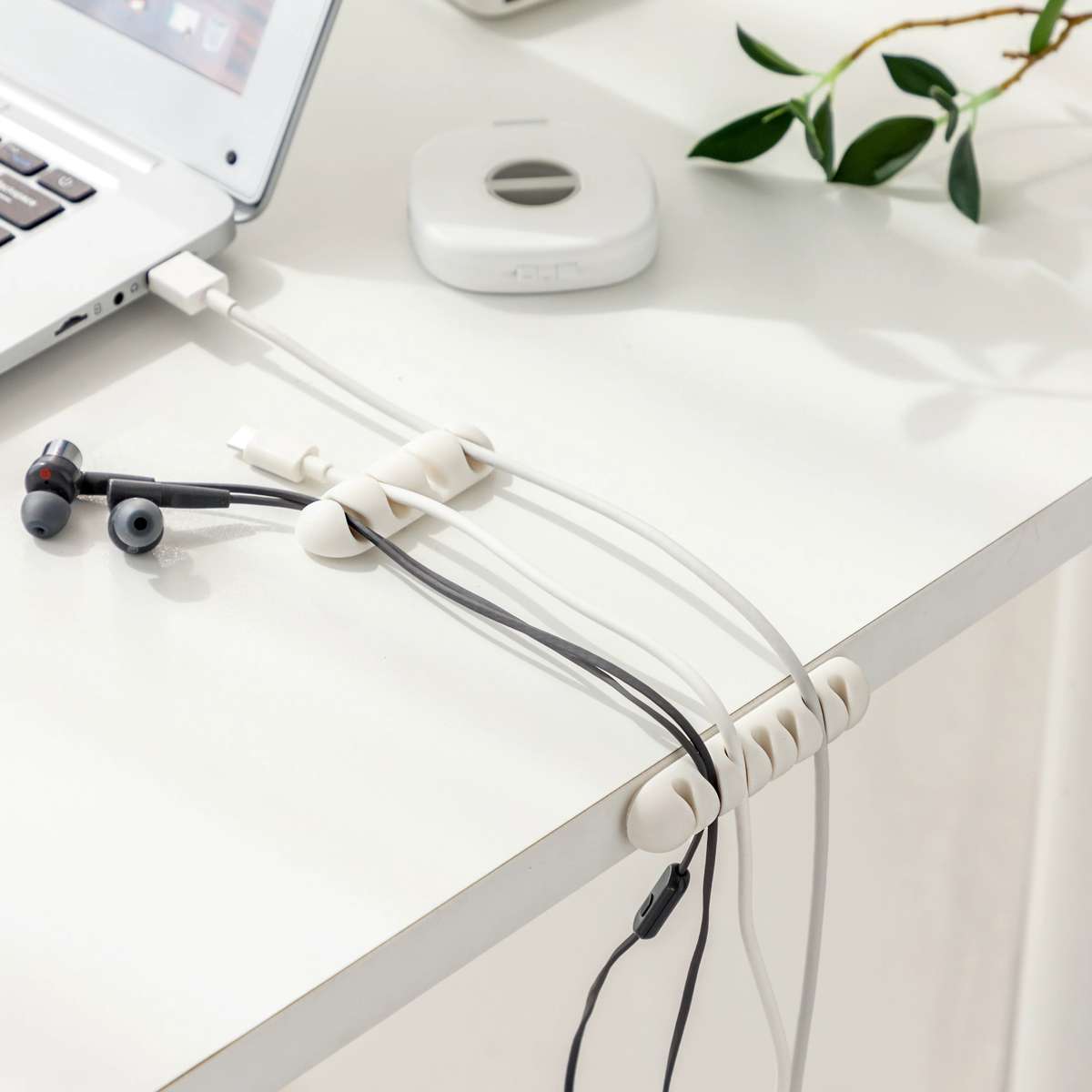 Orico 4 Slot Desktop Cable Clip - Black - white