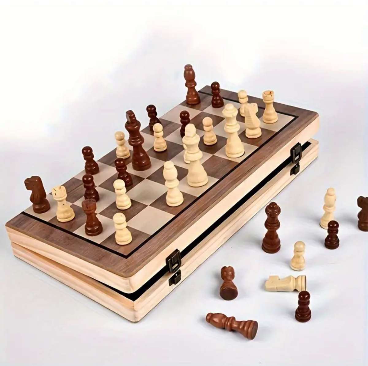 Wooden Chess Set with Magnetic Pieces
