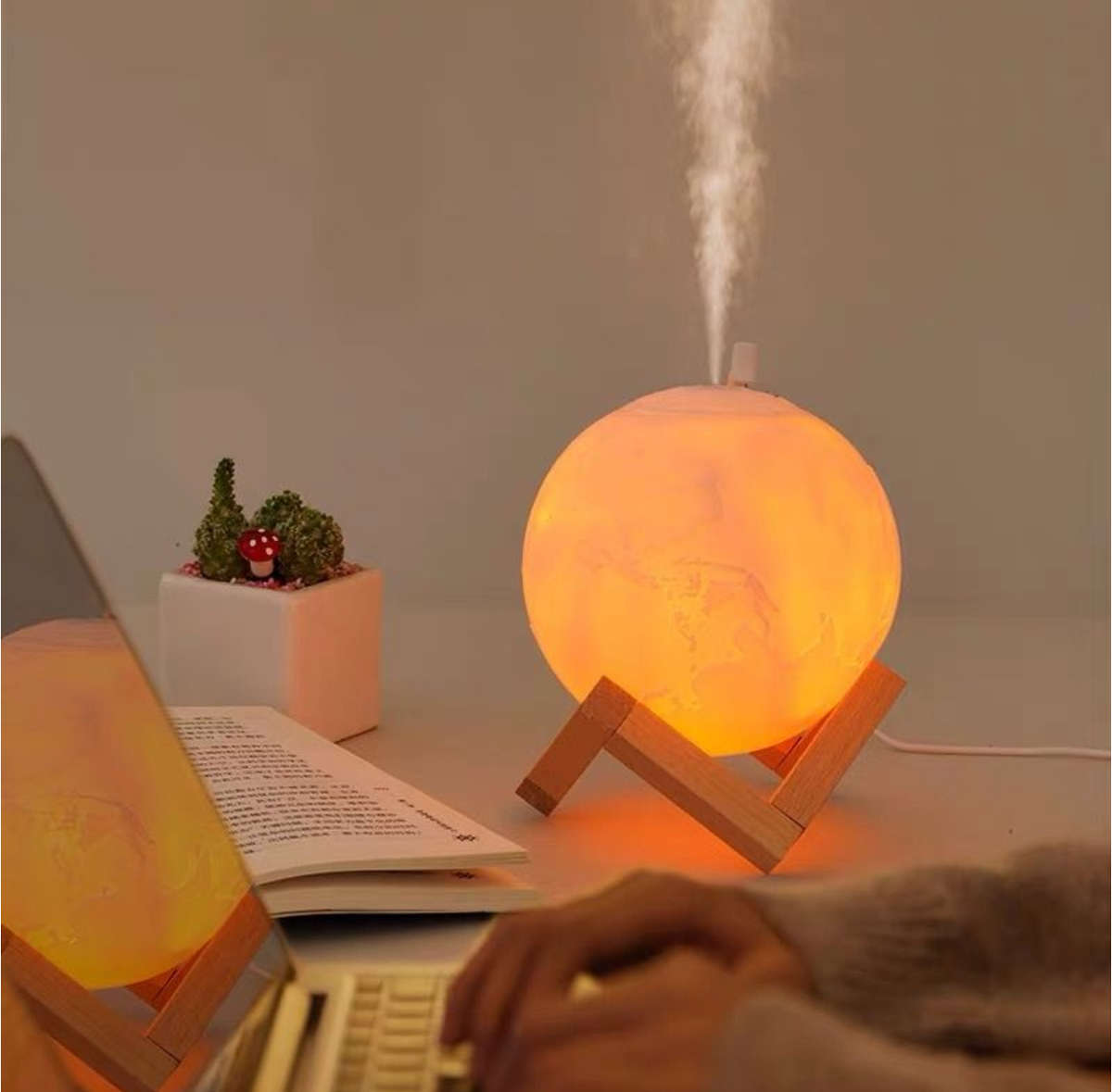 3D Moon Lamp Ultrasonic Humidifier Essential Oil Diffuser with Lamp