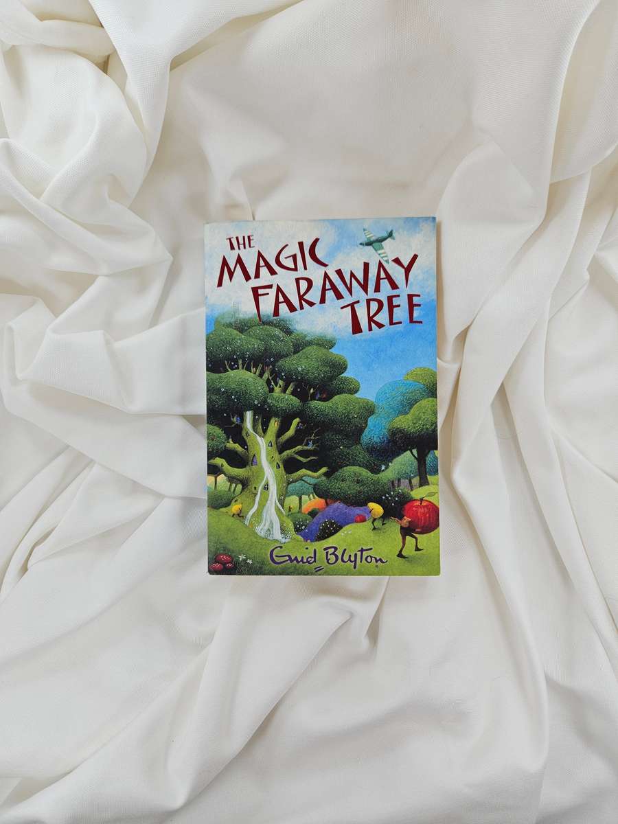 The Magic Faraway Tree by Enid Blyton - Paperback