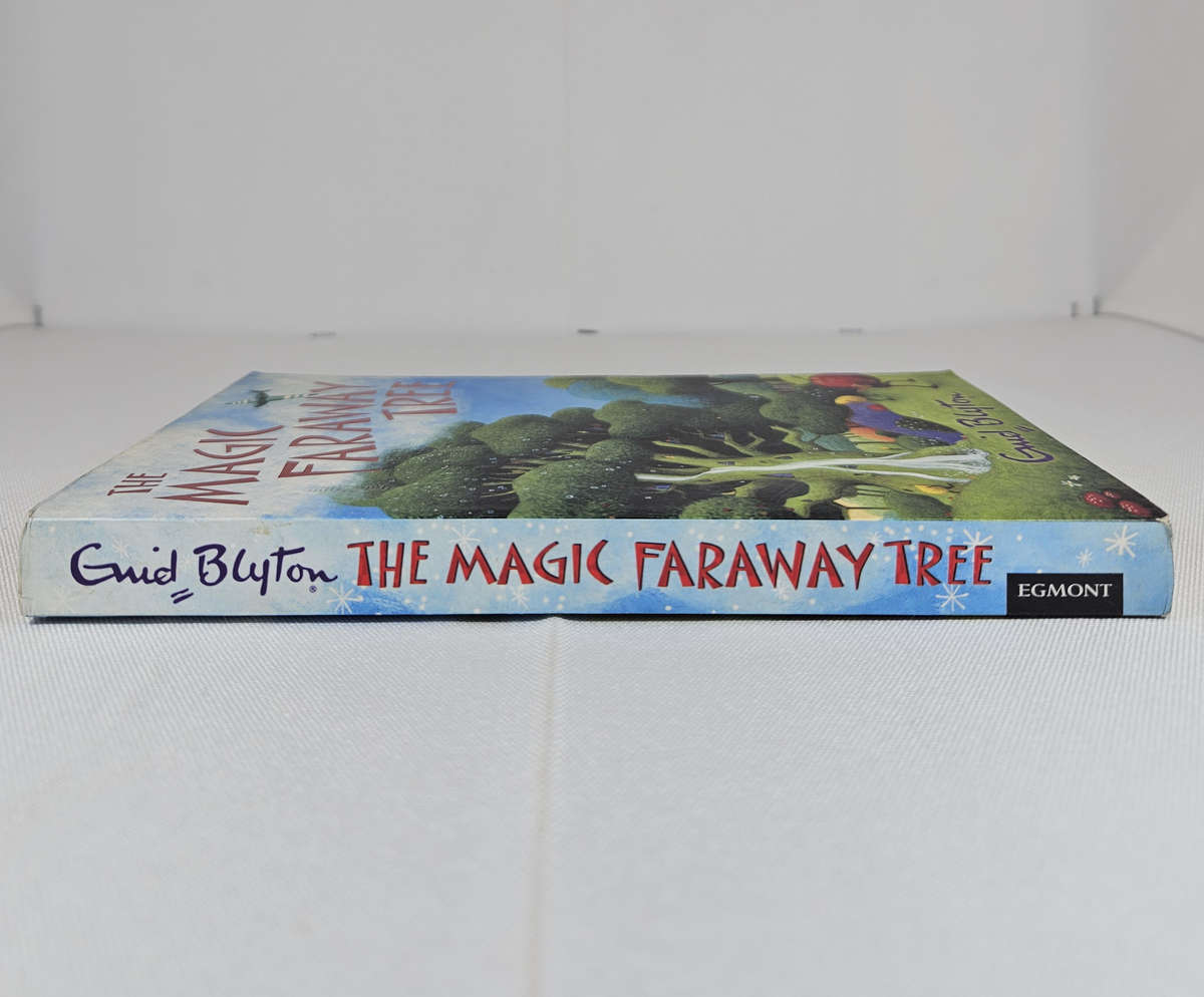 The Magic Faraway Tree by Enid Blyton - Paperback