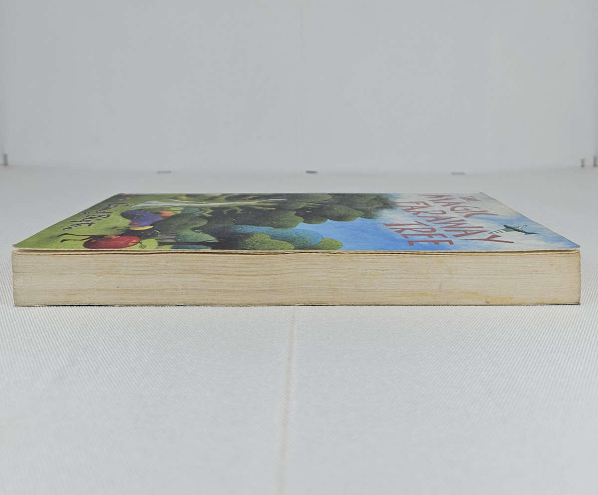 The Magic Faraway Tree by Enid Blyton - Paperback
