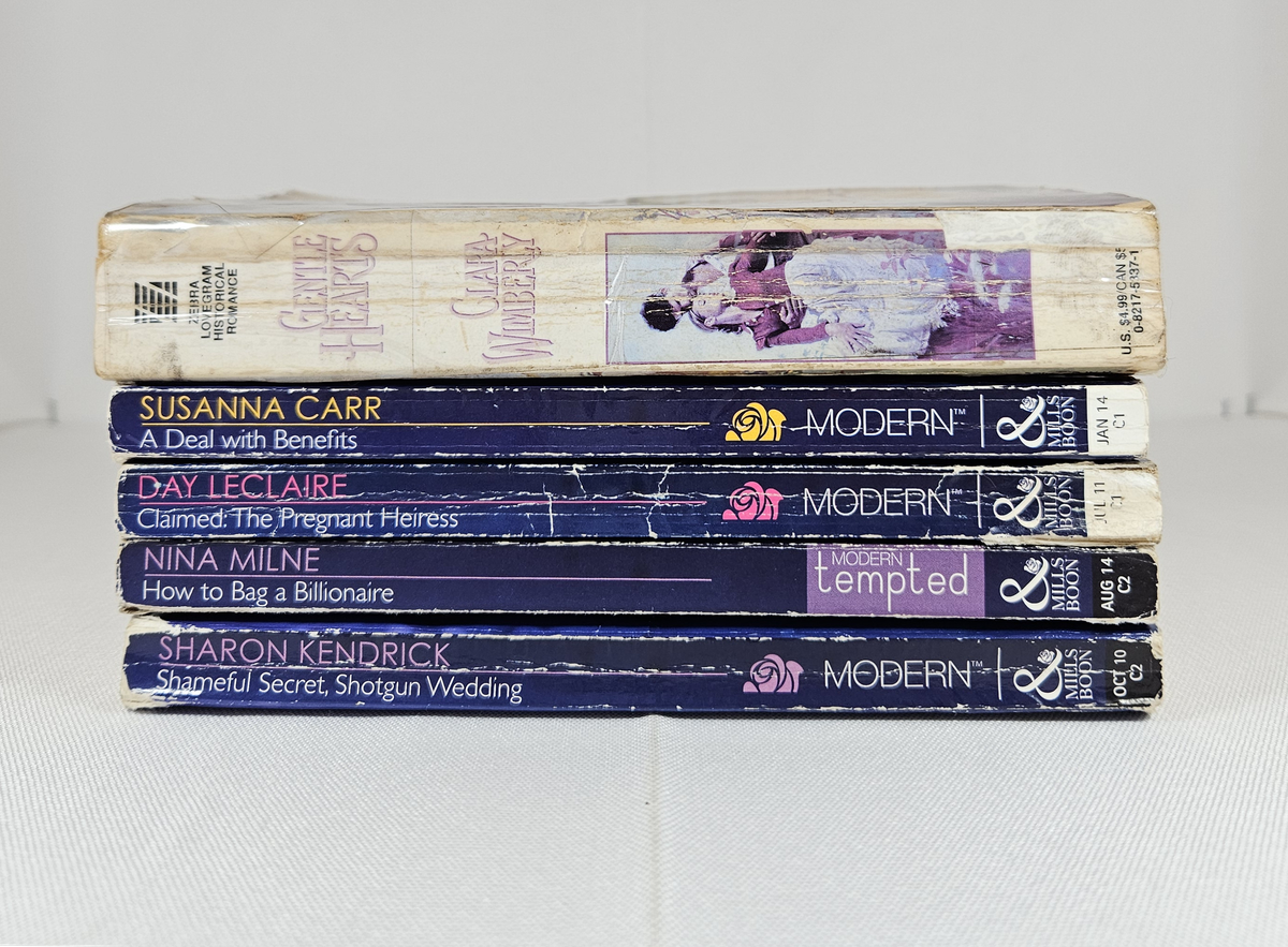 BOOK BUNDLE: 5x Romance Novels (Less than perfect condition)