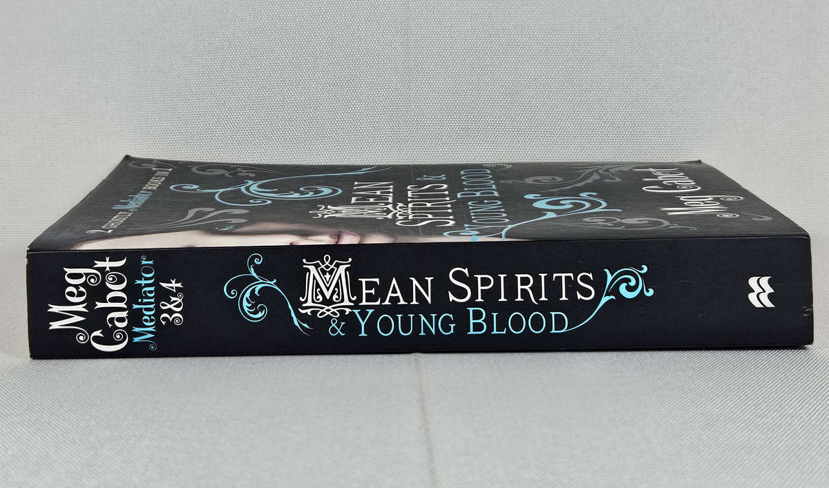 Mean Spirits & Young Blood (2 books in 1) by Meg Cabot - Paperback