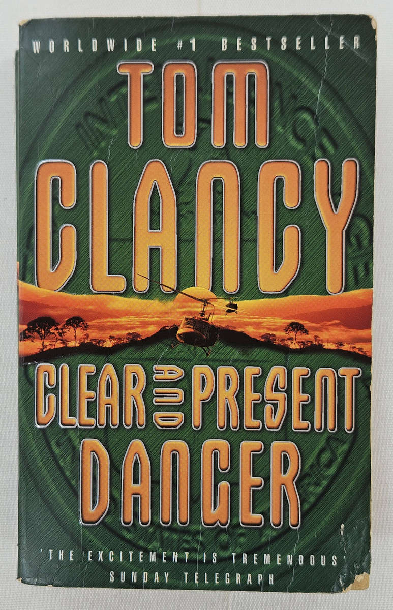 Clear and Present Danger (Jack Ryan #5) by Tom Clancy - Paperback
