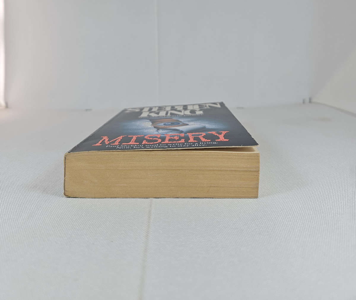 Misery by Stephen King - Paperback (18th impression)