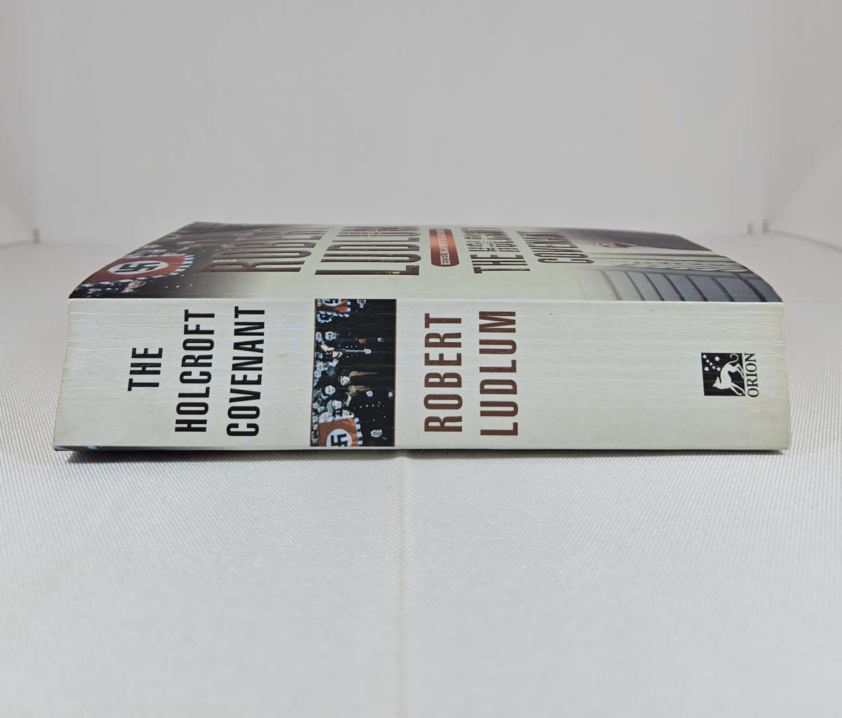 The Holcroft Covenant by Robert Ludlum - Paperback