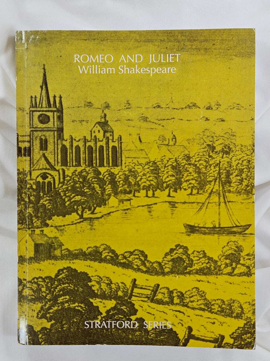 Romeo and Juliet (Stratford Series) by William Shakespeare - Paperback