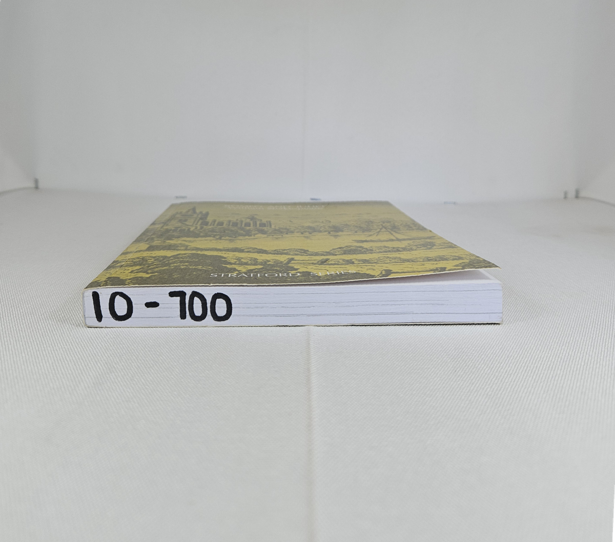 Romeo and Juliet (Stratford Series) by William Shakespeare - Paperback