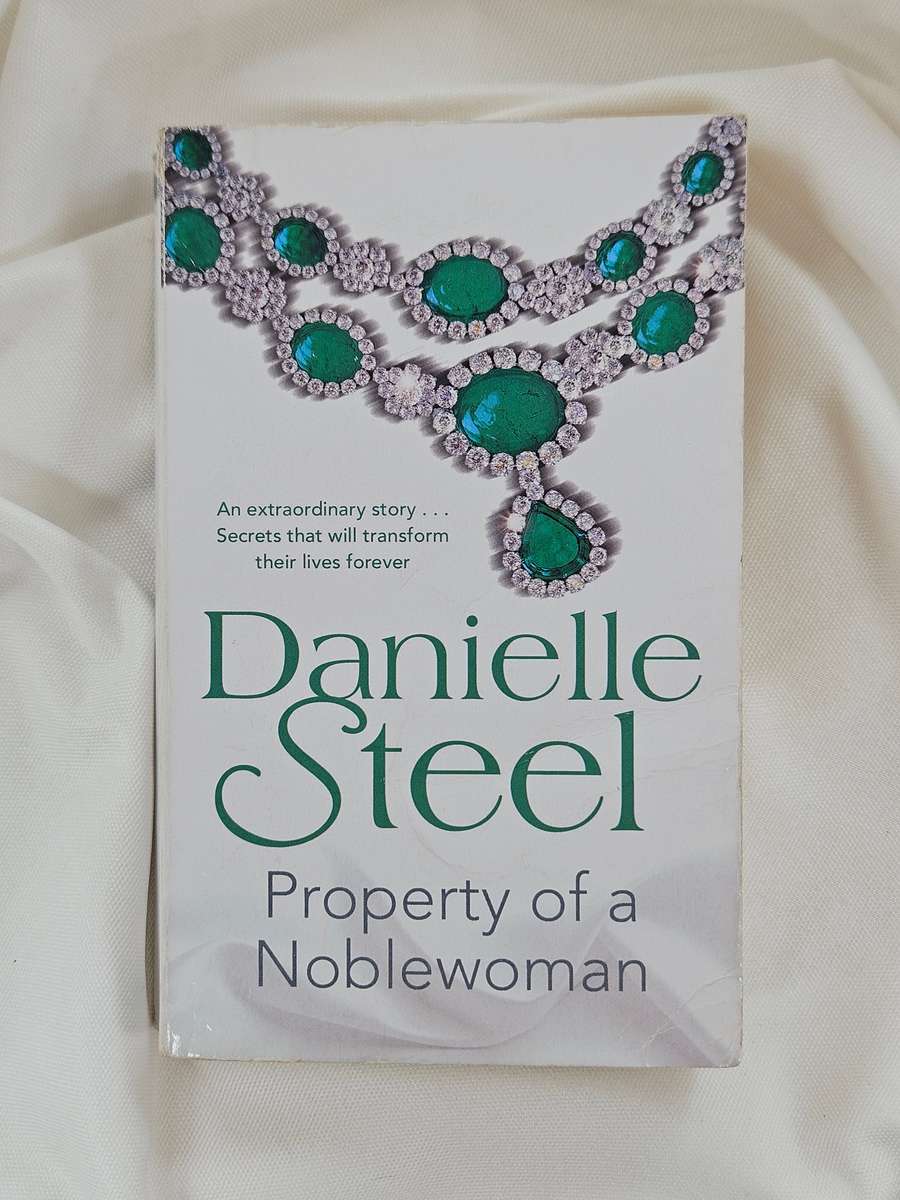 Property of a Noblewoman by Danielle Steel - Paperback