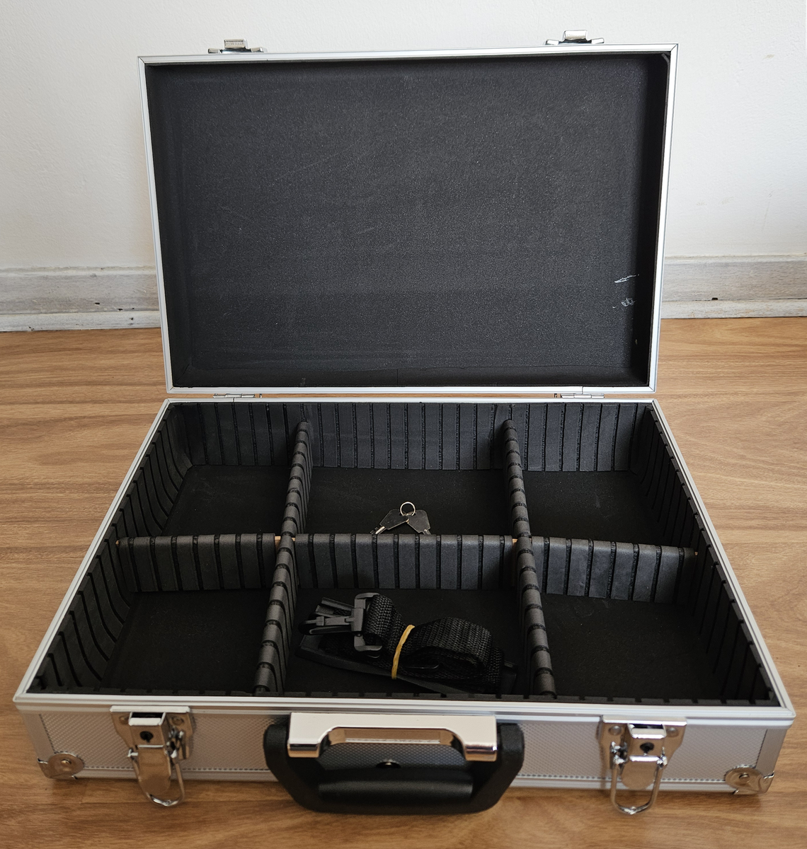 Tork Craft Aluminium Medium Toolbox Case with Dividers