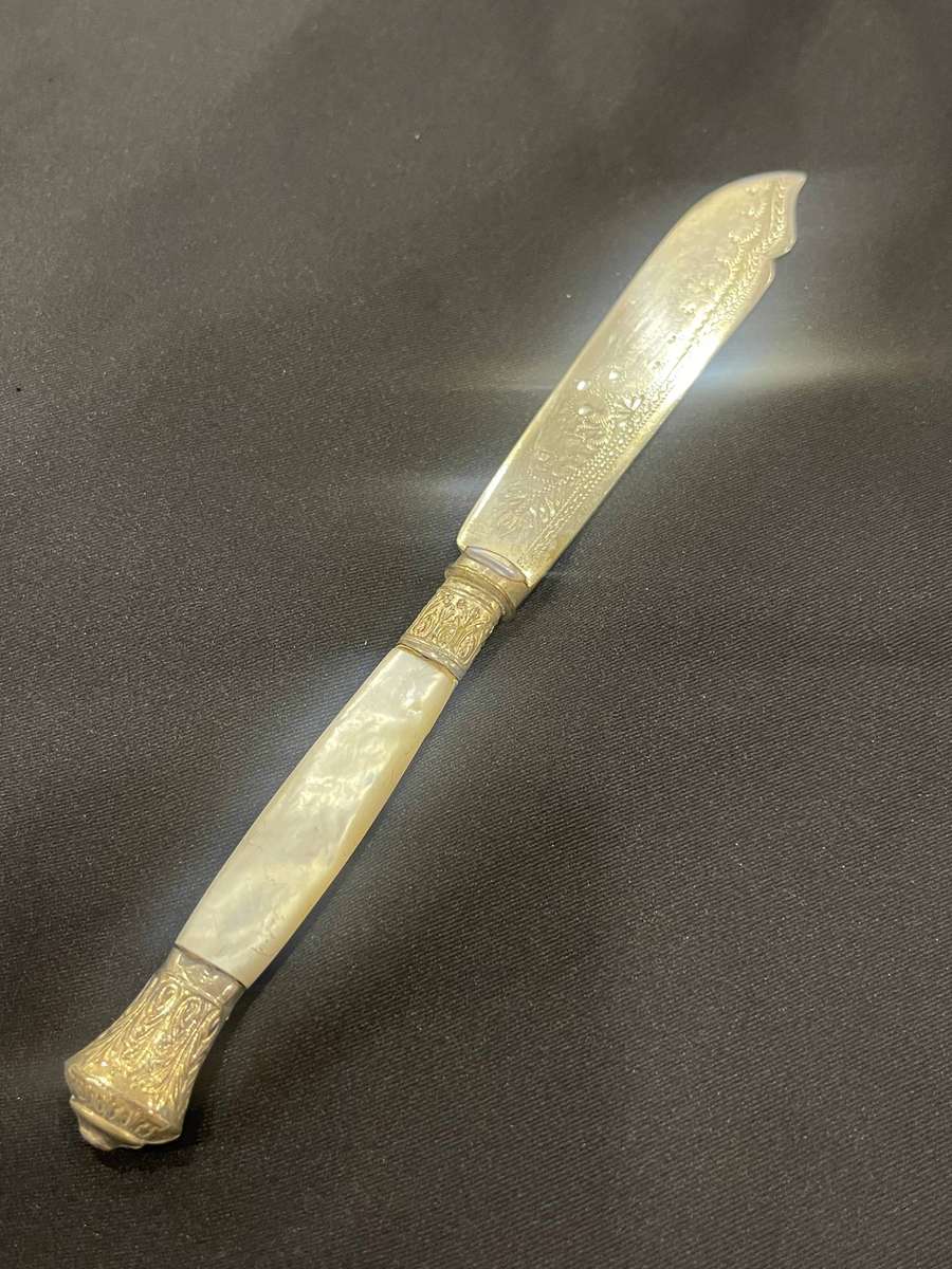 Knives mother of pearl each
