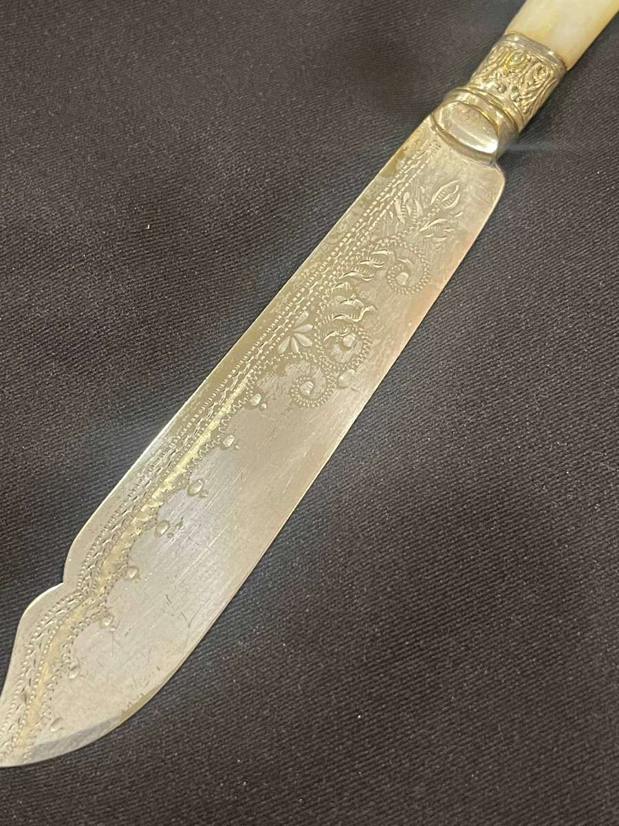 Knives mother of pearl each