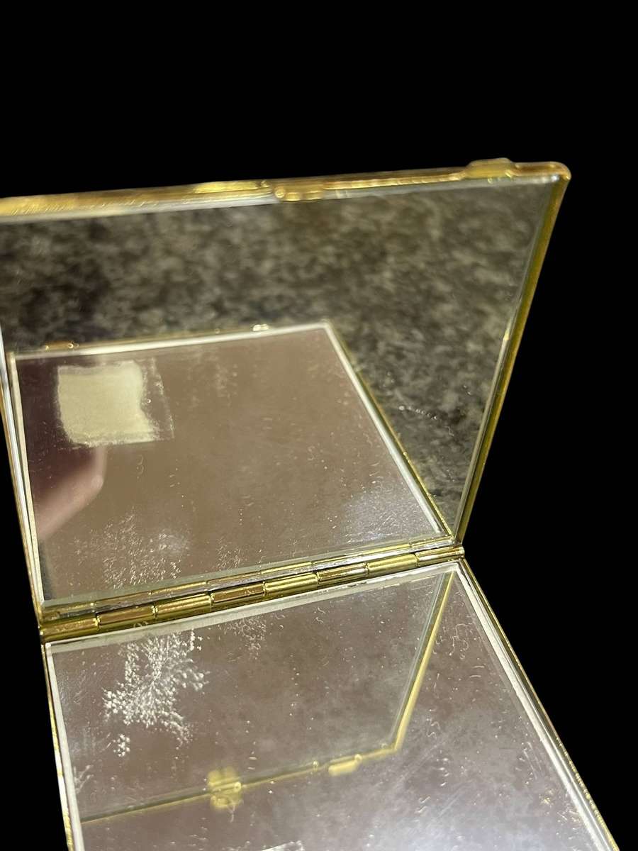 Compact mirror