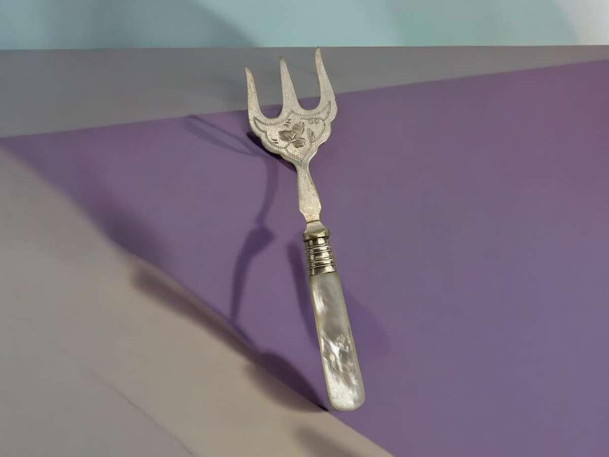 Pastry/sardine fork mother of pearl(nr2)