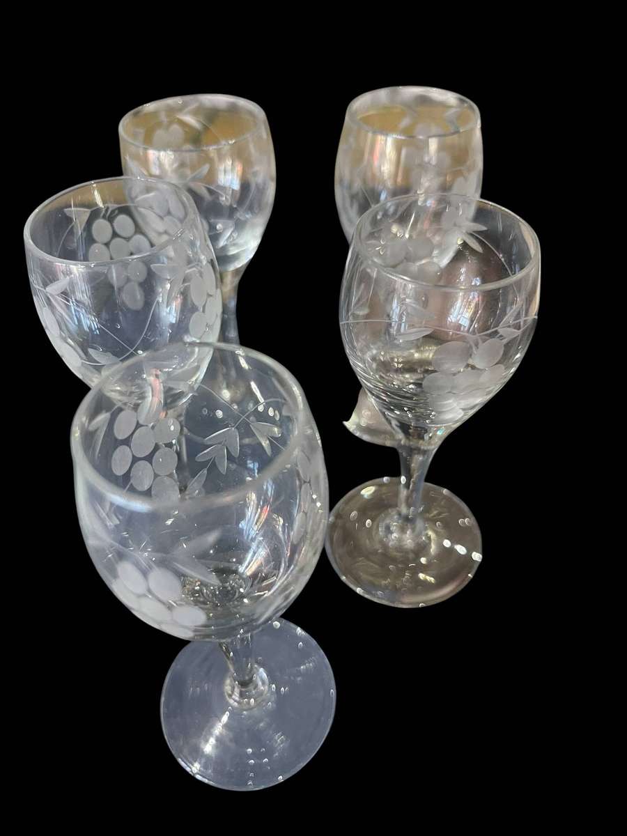 Glasses liquer/sherry x5 grape etched