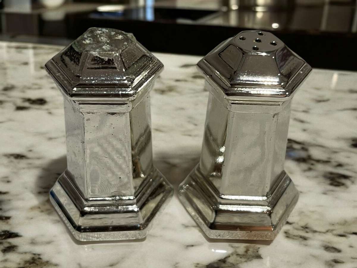 Salt pepper sets per set