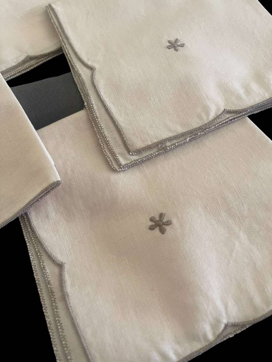 Napkins/serviettes x4(NR10)