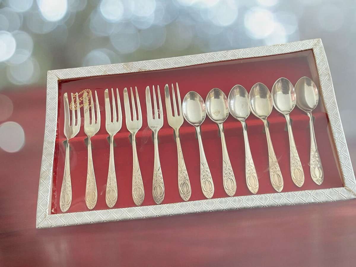 Cake forks teaspoons
