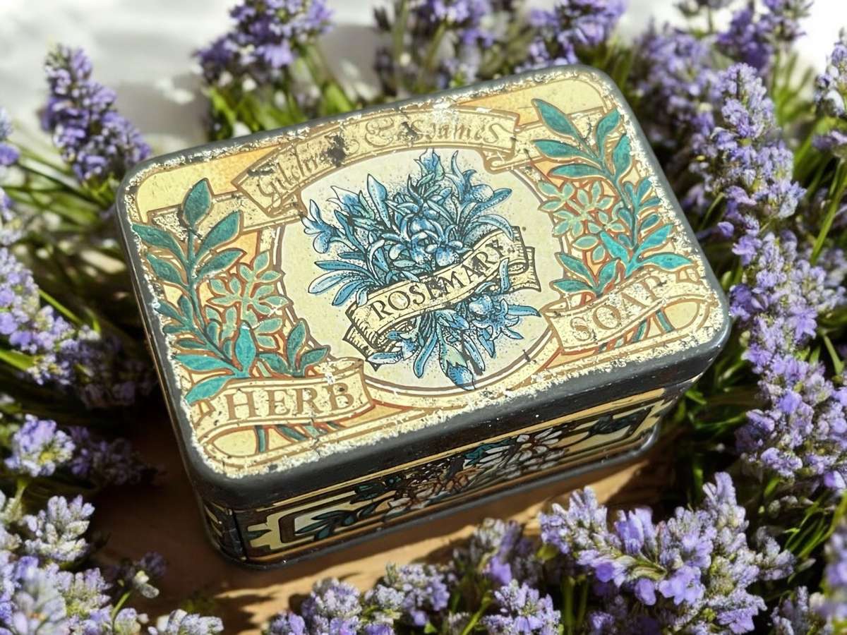 Ornament tin small vintage