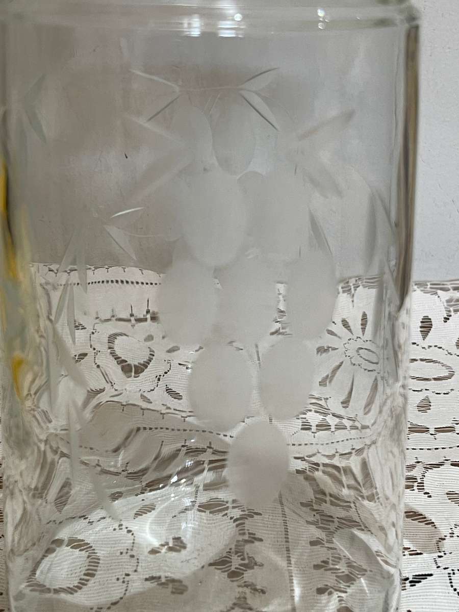 Jug grape etched