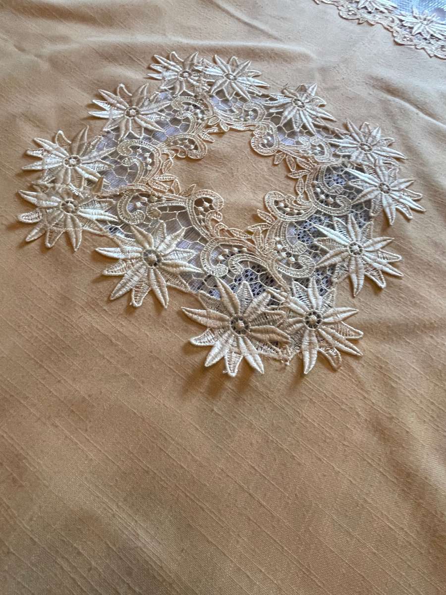 Table centre piece/overlay/tablecloth guipere lace(5)
