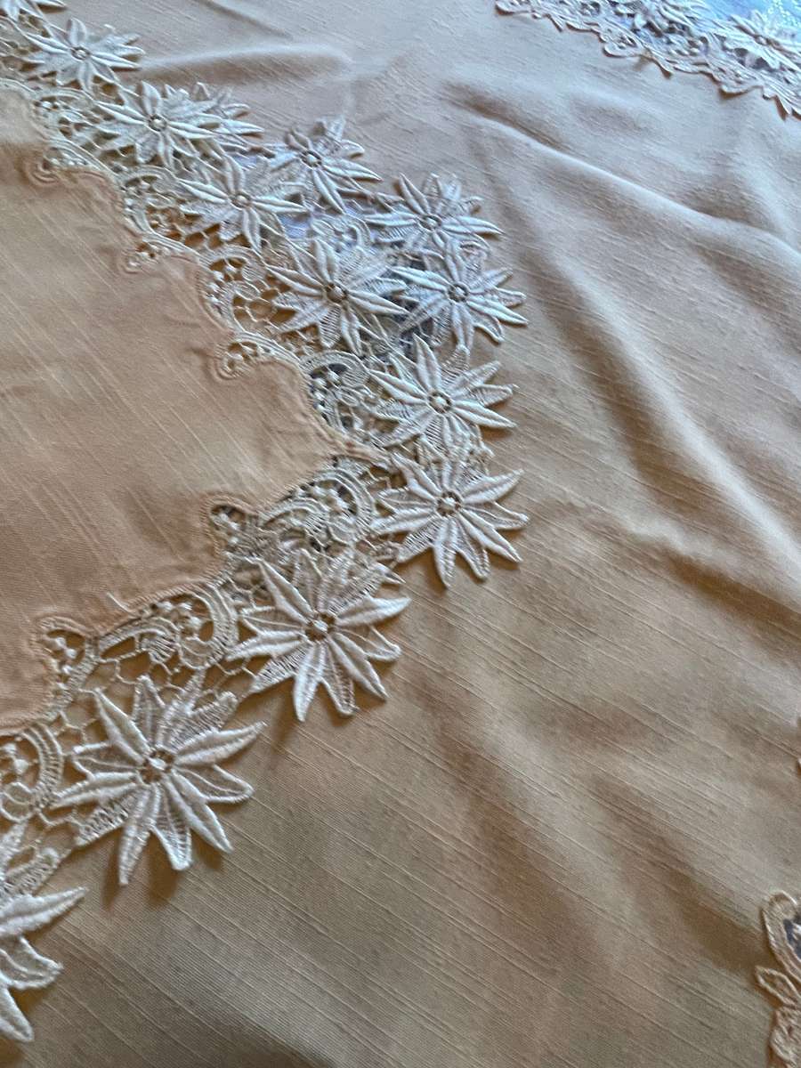 Table centre piece/overlay/tablecloth guipere lace(5)