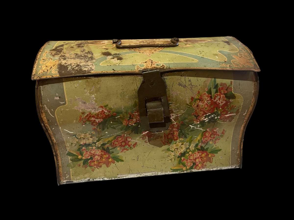 Ornament tin antique