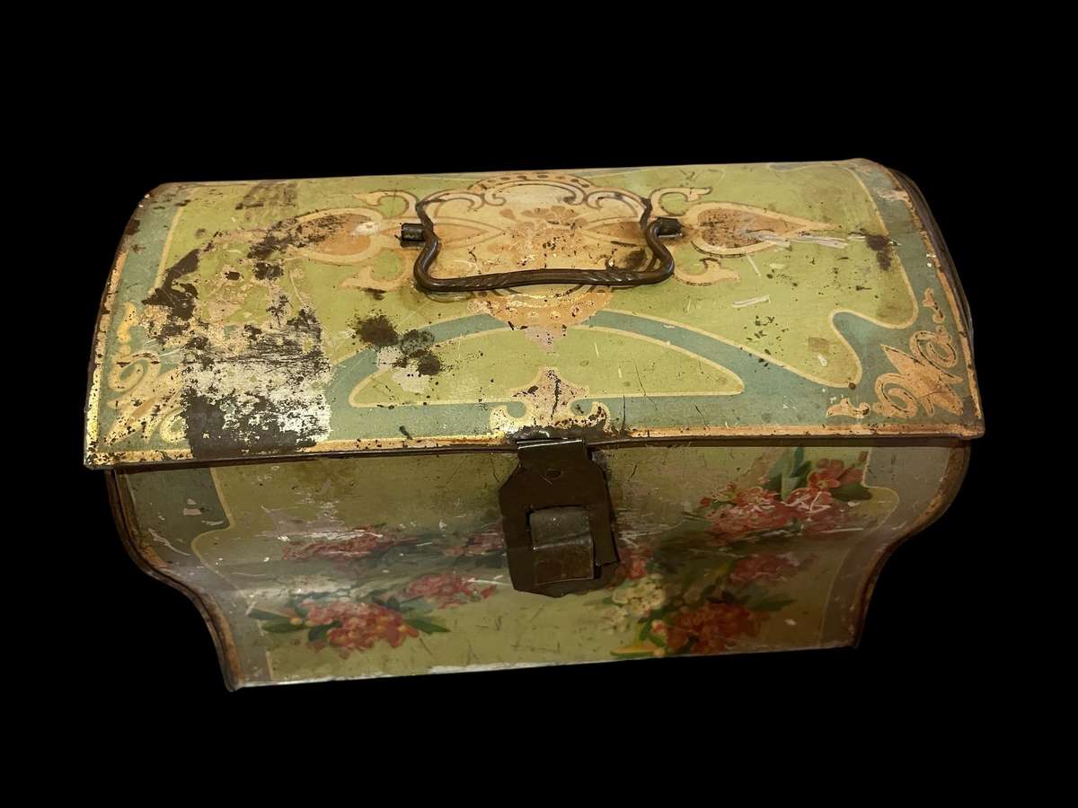 Ornament tin antique