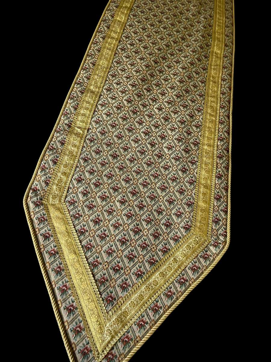 Table runner brocade