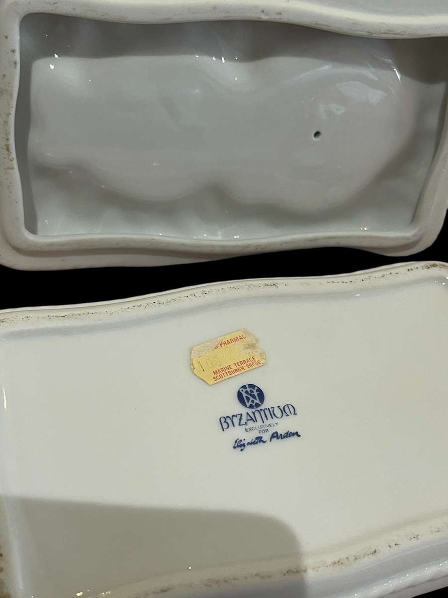 Jewellery/trinket holder Elizabeth Arden