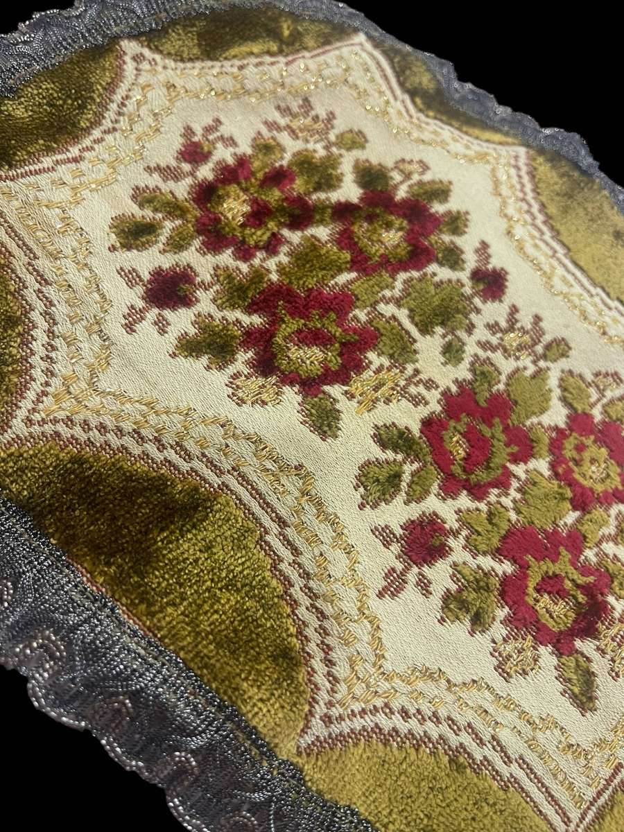 Doilie brocade velveteen