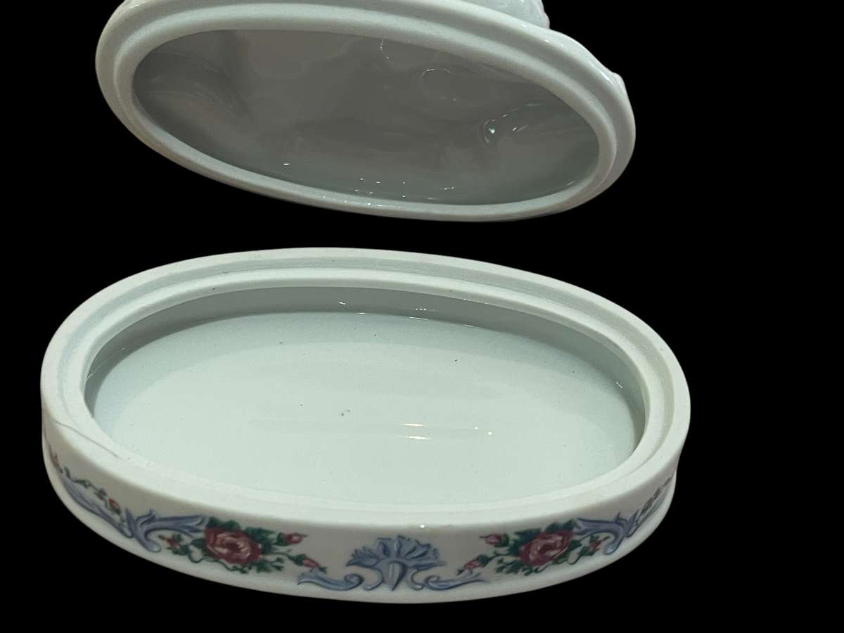 Jewellery/trinket holder Elizabeth Arden