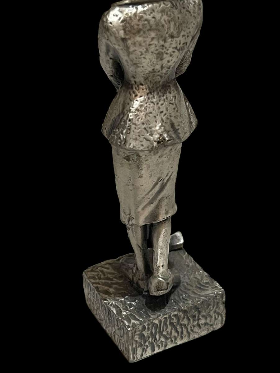 Ornament/ paperweight female golfer