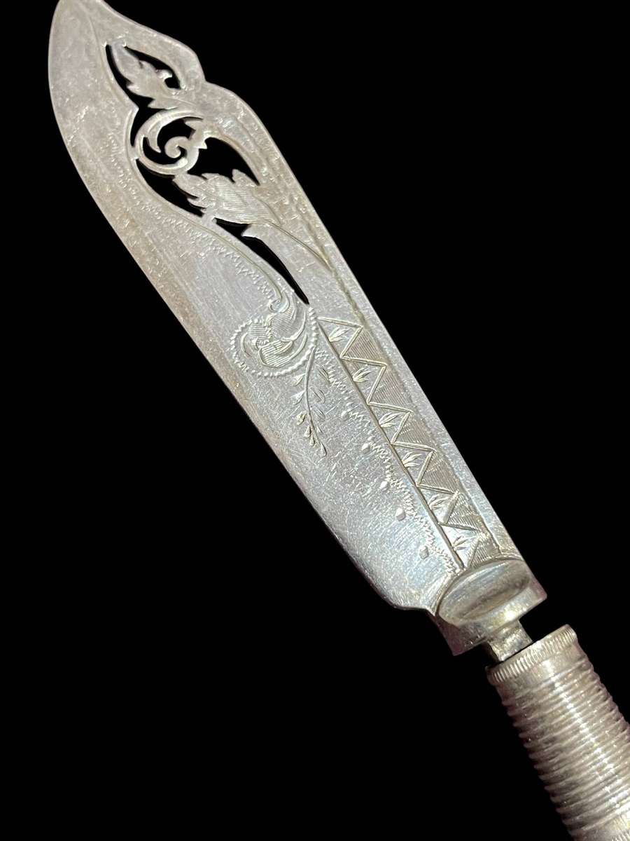 Butter/pate knife mother of pearl(NR33)