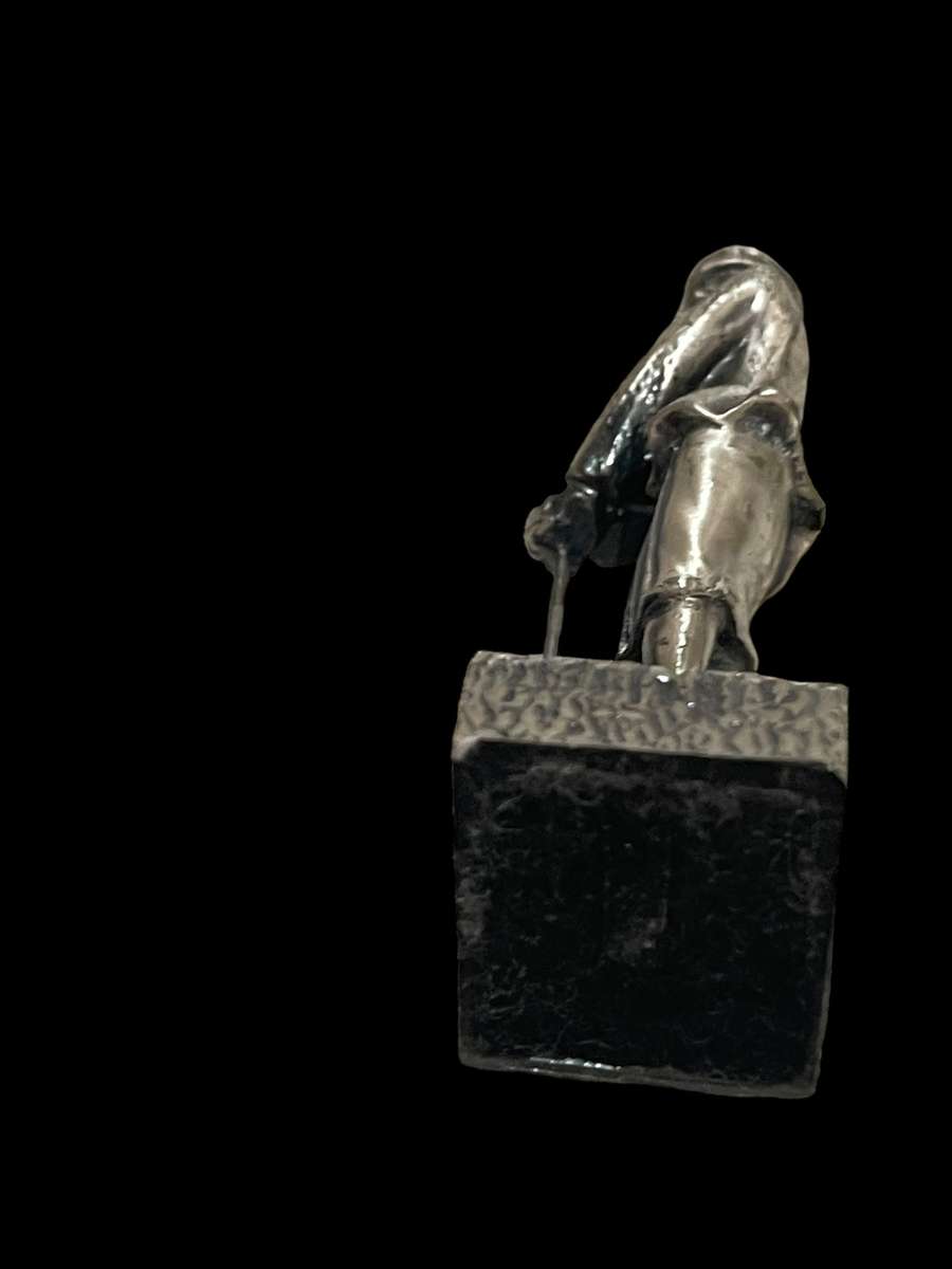 Ornament/ paperweight female golfer