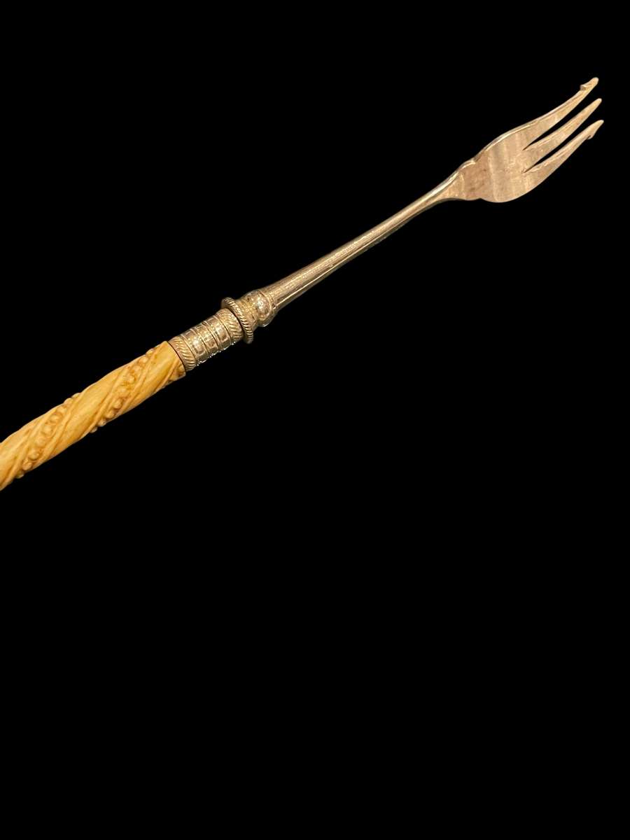 Pickle fork bone handled(NR