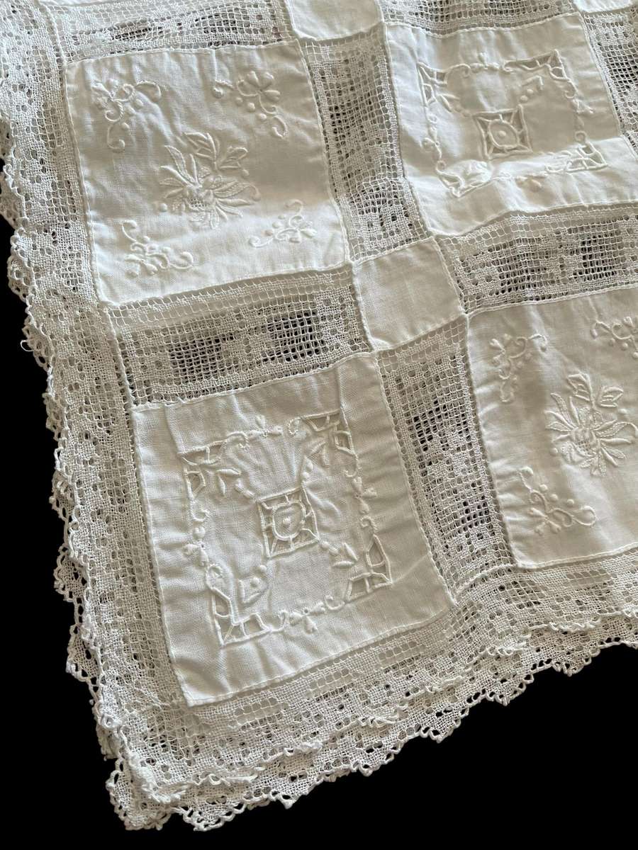 Table centre piece/overlay(NR61)