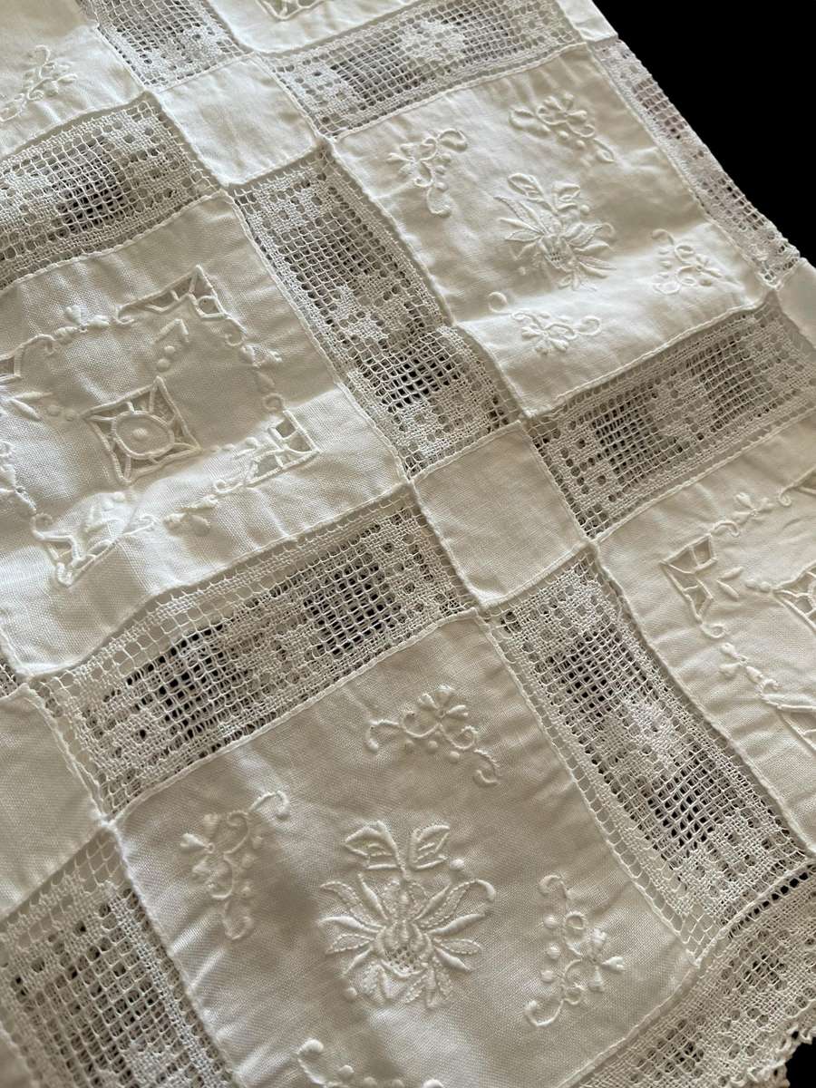 Table centre piece/overlay(NR61)