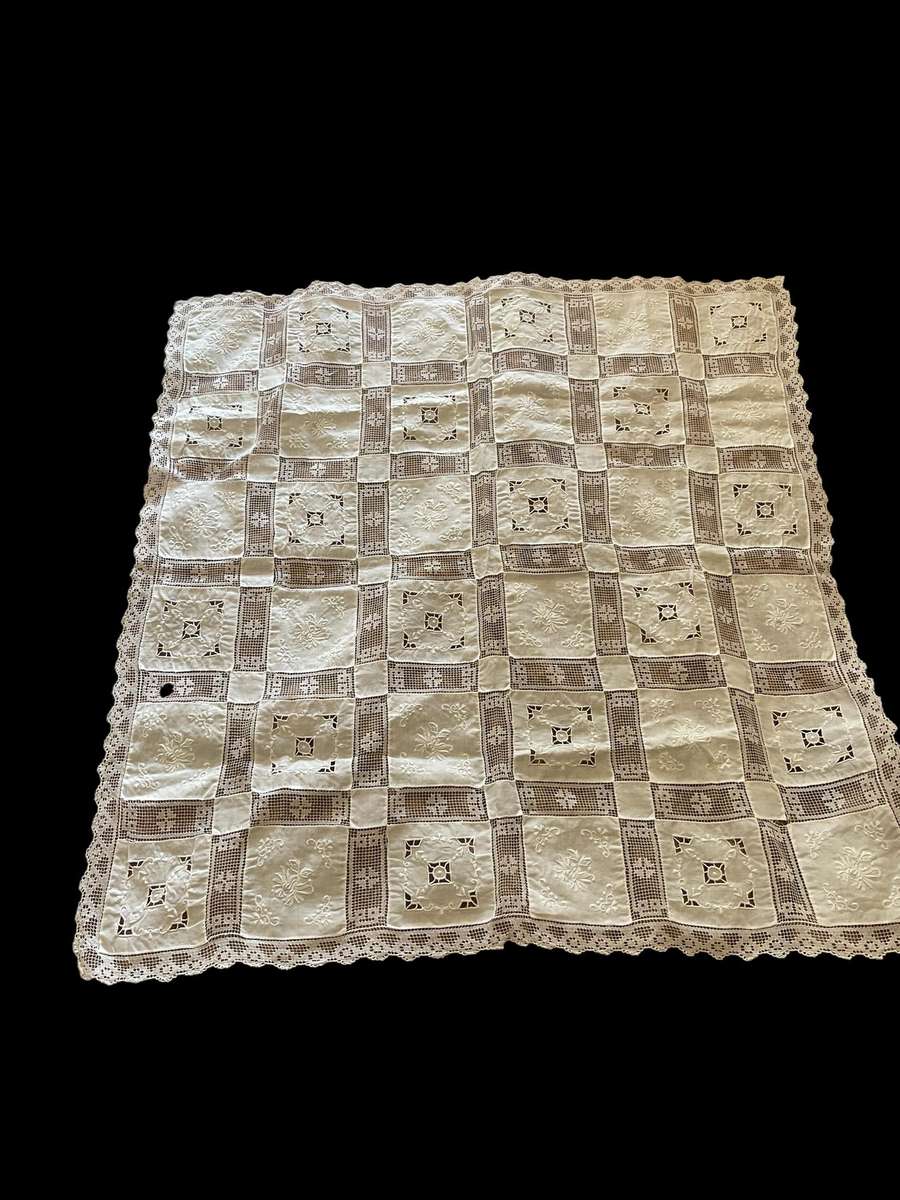 Table centre piece/overlay(NR61)