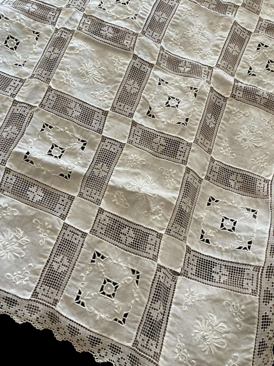 Table centre piece/overlay(NR61)