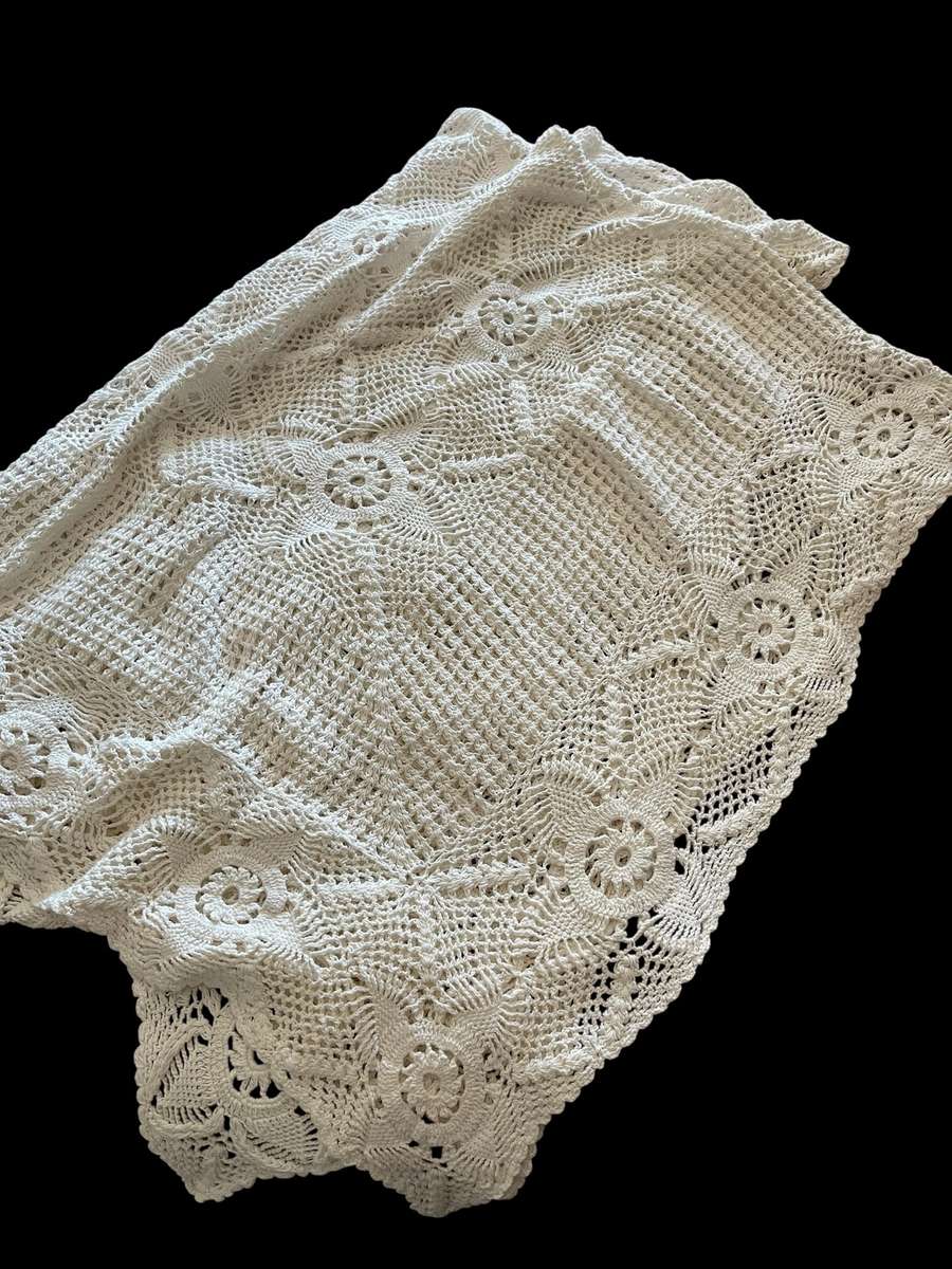Tablecloth/throw crochet(NR11)