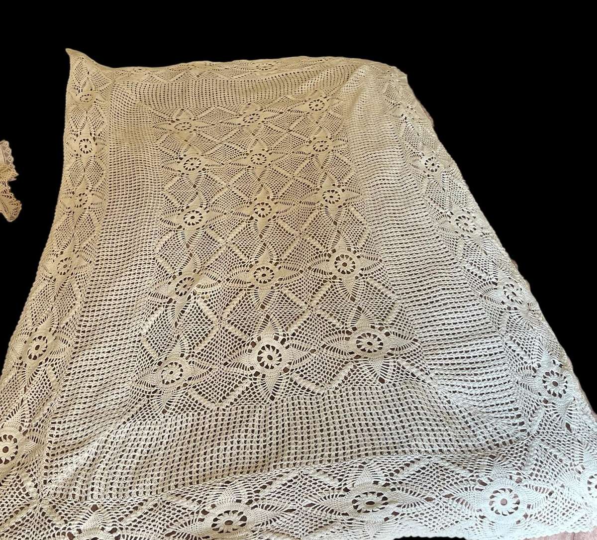 Tablecloth/throw crochet(NR11)