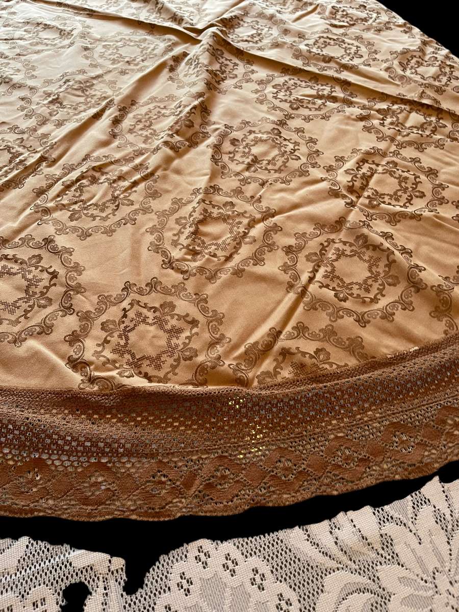 Tablecloth/throw brocade