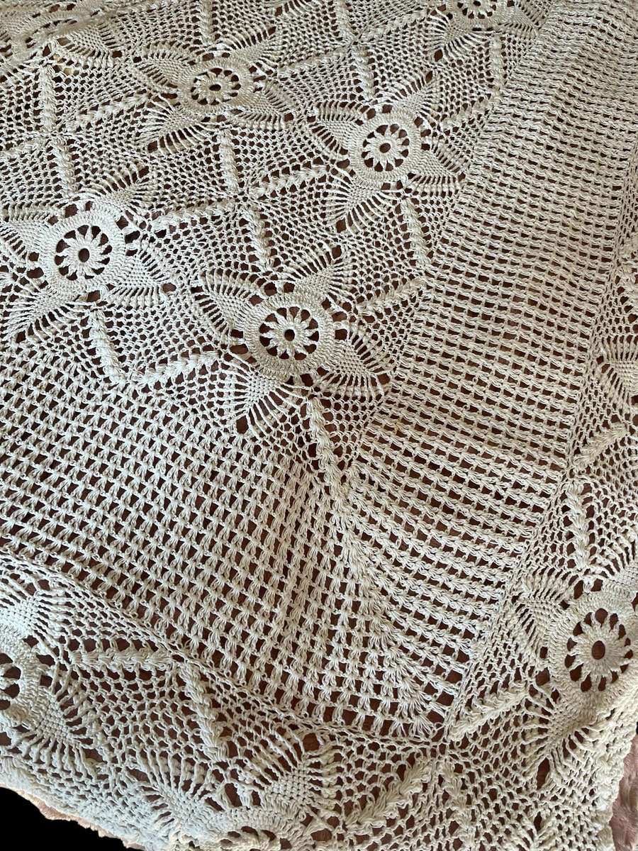 Tablecloth/throw crochet(NR11)