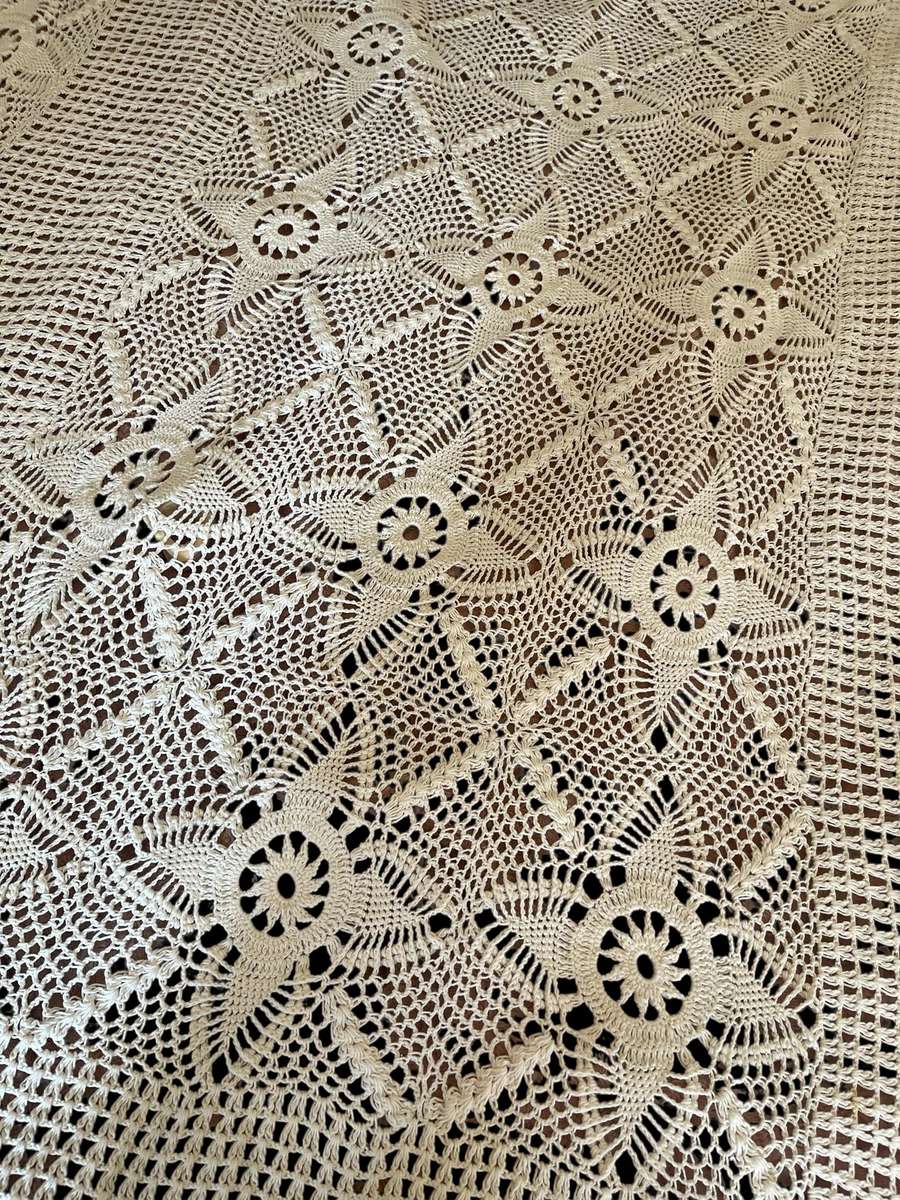 Tablecloth/throw crochet(NR11)
