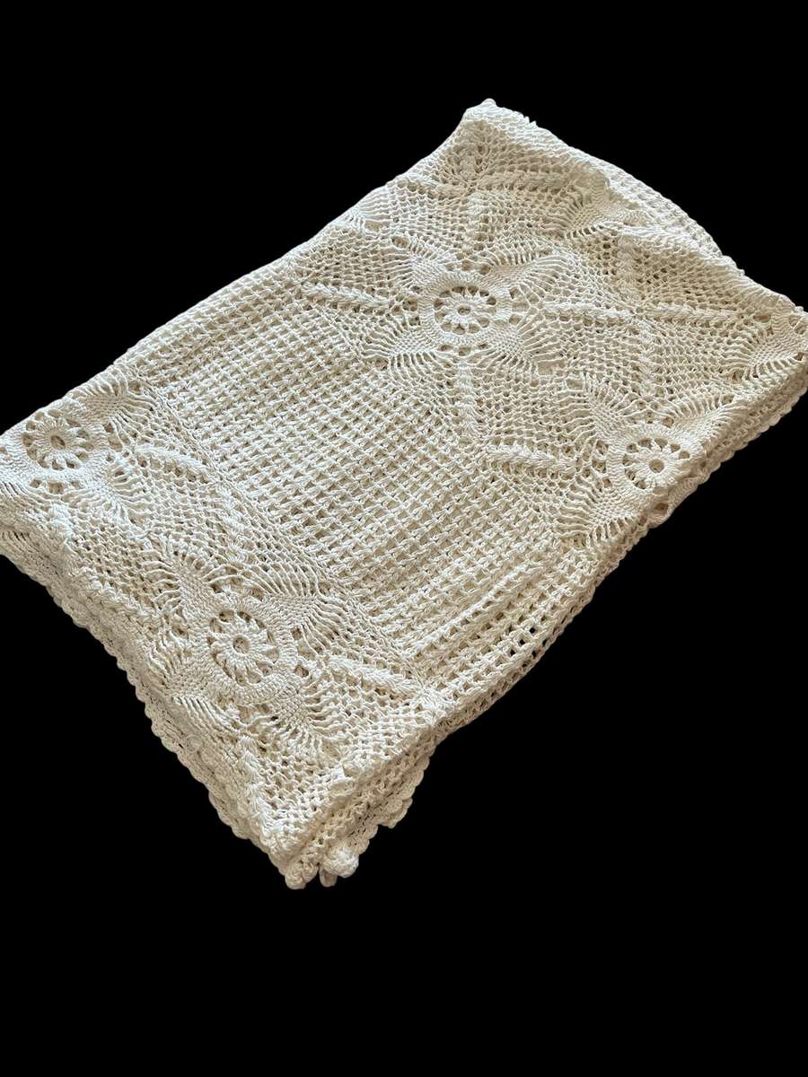 Tablecloth/throw crochet(NR11)