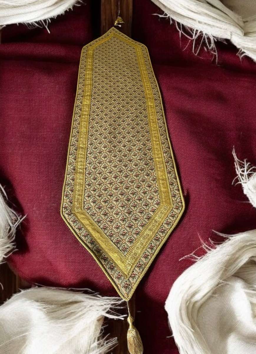 Table runner brocade