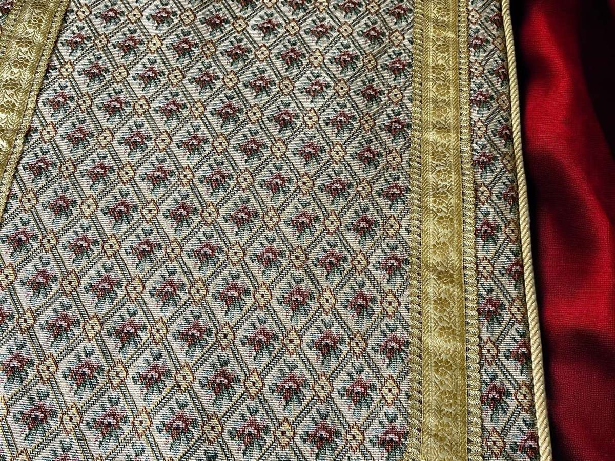 Table runner brocade